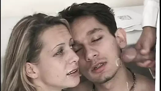 Doktorda biseksüel dörtlü sikiş eylemi