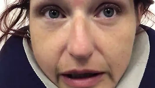 Sevimli olgun kızıl saçlı, 39. 550lb dostumu ziyaretten eve giderken kırmızı göz uçuşunda kesinlikle büyük pov çiş yapıyor