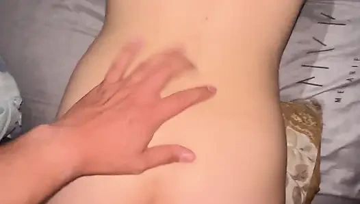 Yuvarlak balon götlü ve mükemmel bir vücuda sahip güzel bir kızla romantik seks. Büyük sert yarağımı seviyor.