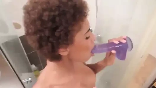 Abanoz yapay penis sikme içinde duş