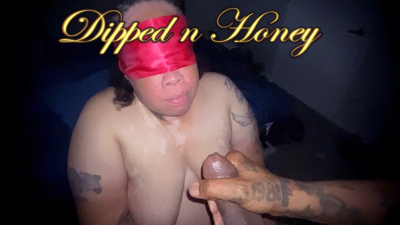 Honey büyük yarağımı emmek için tam seksi ıslak dudaklarını kullanıyor!! 💋