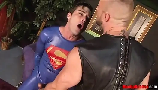 Süpermen düşmanla tanışıyor