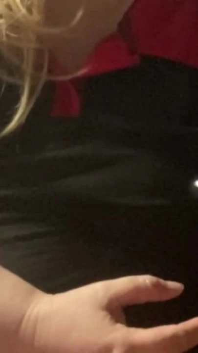 İngiliz sarışın orta yaşlı seksi kadın büyük zenci yarağı ile çıldırıyor. Yaramaz oyun | Klip 1