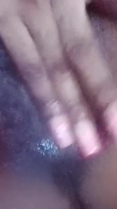 Kıllı amcığımı parmaklıyorum inanılmaz inlemeli orgazmlar