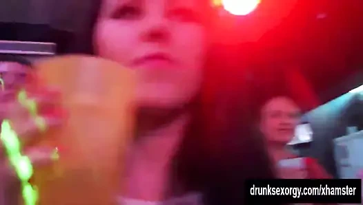 Güzellik porno yıldızları sikme içinde kulüp