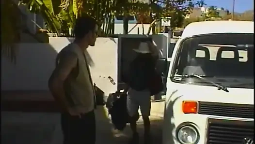 Üçlü yarak emiyor büyük göt sikişi