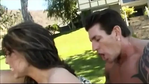 Seksi afet dışarıda sert sikişiyor