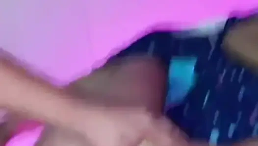 Üvey kuzenimin arkadaşını sikiyorum