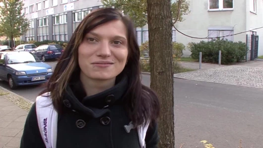 Alman genç kız yüzüne boşalana kadar yarağa biniyor