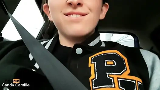 Uber sürücüsü model olduğuma inanmıyor, bu yüzden onun için mastürbasyon yapıyorum