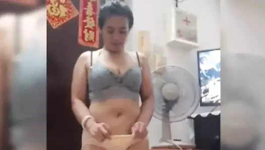 Hint hizmetçi sri utami seksi dans 19