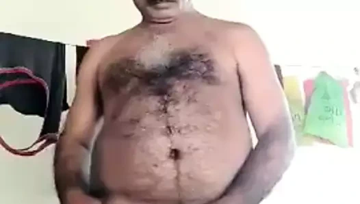 Hintli baba büyük taşaklara boşalıyor