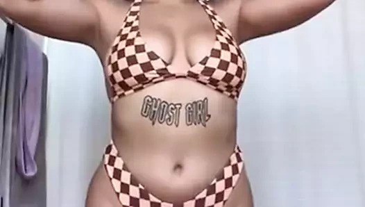 Trixie sonsuz bikini vücut ibadeti için hazır