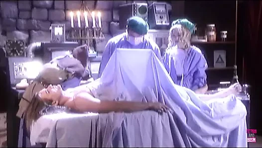 Kafeste bir kız büyük yaraklı bir adam amcık yiyor vahşi bir fantezi