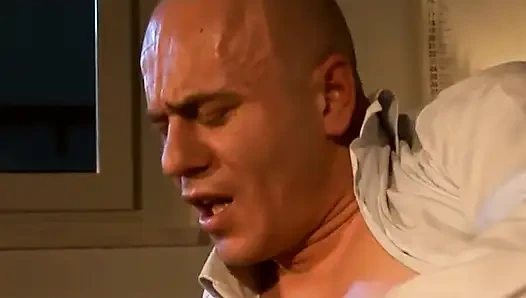 Büyük kıllı amcık sikişiyor anal sikişiyor... ağzına boşalma