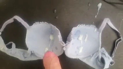 Sütyen boşalması 21