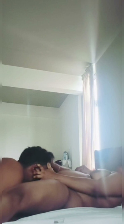 Mallu evli kadın yüksek sesle çığlık atıyor
