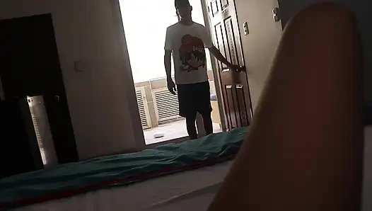 Güzel Kolombiyalı Model Odasında Mastürbasyon Yaparken Üvey Kardeşi Vajinasını Emmek İçe Geldi