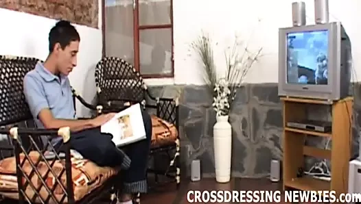 Crossdressing sırasında telefonda seks yapmak çok sıcak