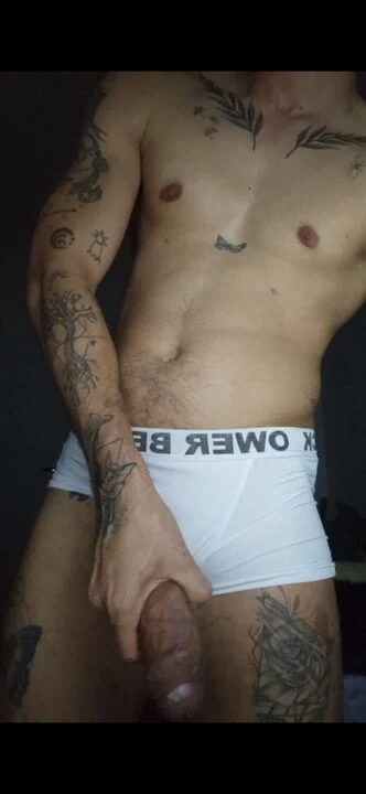 Kamera için mastürbasyon yapıyor