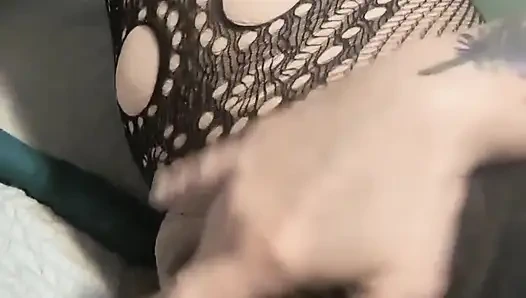 Sıkı amcığımla oynuyorum