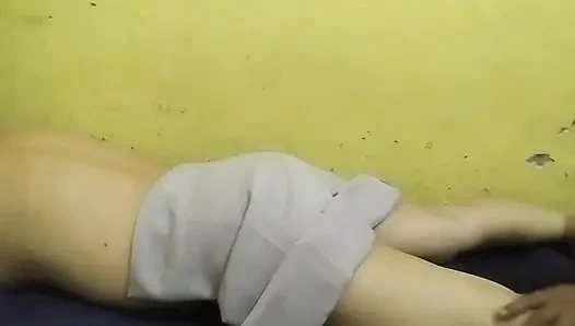 Gemoy fışkırtana kadar amcık yalamayı seviyor