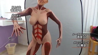 titan cosplayine saldırı