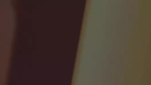 Aldatılan sıcak karısına doğum günü hediyesi olarak 9 inç penisli bir erkek verir