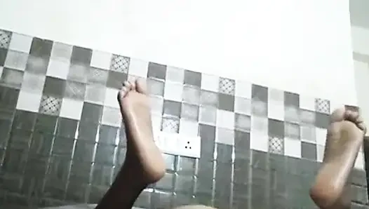 Bhabhi ko hotel me chod devar ne patak kar