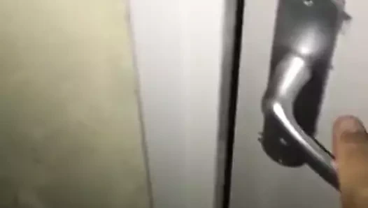 Surprise quand le mari rentre du boulot