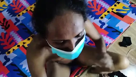 Üvey erkek kardeşim ve ben amımı okşuyor