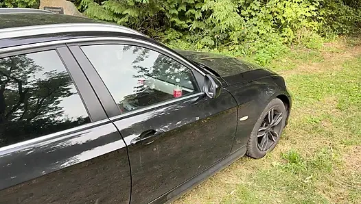 En iyi arkadaşımın üvey kız kardeşini ormanda sikiyorum