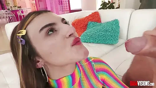 Minyon Julia James büyük bir yarakla döl yutana kadar azıyor