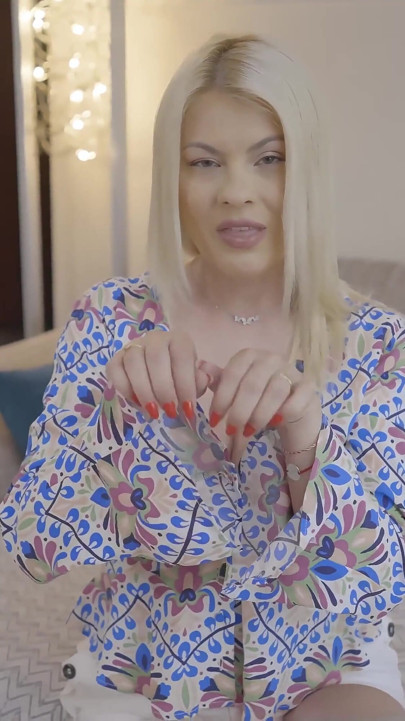 Jasmine Rouge elle fetiş solo