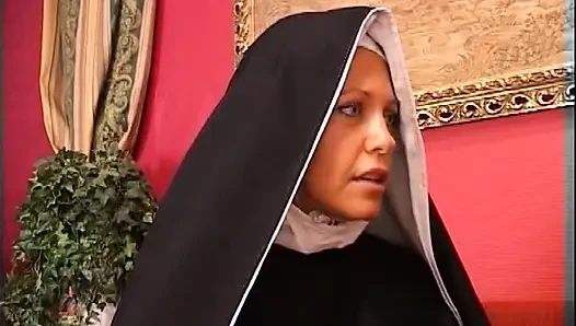 Azgın keşiş çekici zenci kızdan ahlaksız bir teklif alıyor