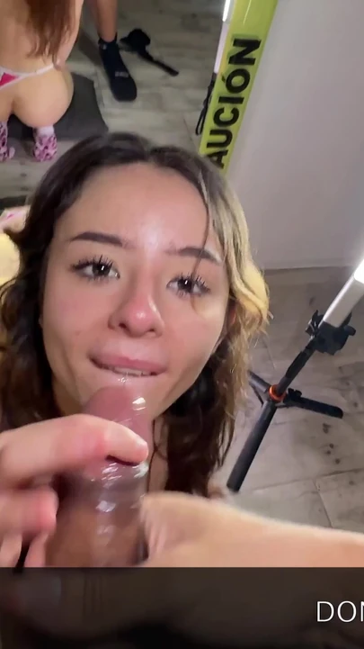 Захватывающий момент из "Я трахнул свою худенькую 18-летнюю сводную сестру ее очень тугой киской"