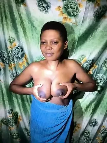 Lütfen büyük göğüslerim süt dolu ve çok seksi ilove'un büyük memelerle oynamasıyla seni ifeed gel lütfen sayfamı destekle