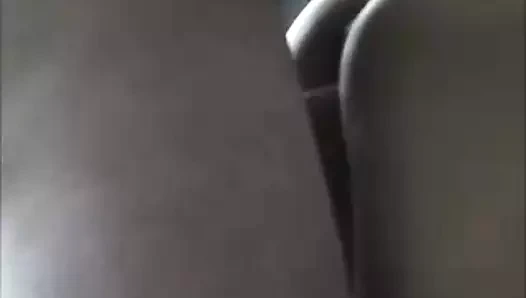 Onu kocasının yatağında sikiyor