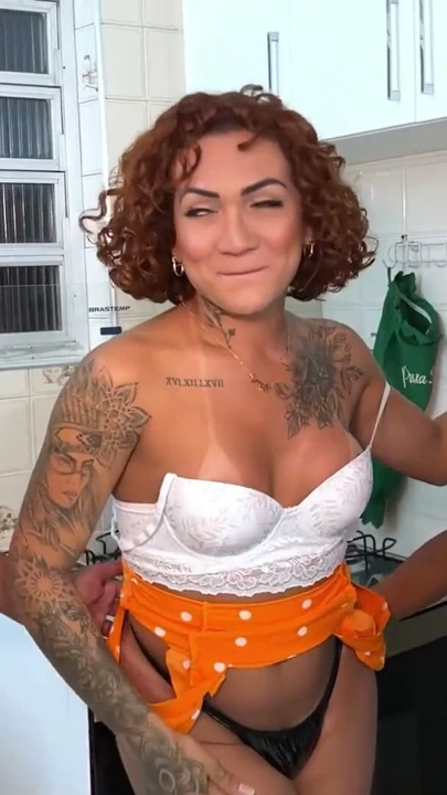 Arkadaşım onu kocasına sakso çekerken yakaladı ama istediği tek şey buydu | Klip 2