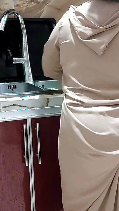 Üvey Annenin Büyük Götünü Mutfakta Sikiyor Ateşli Orta Yaşlı Seksi Kadın Anal Seks