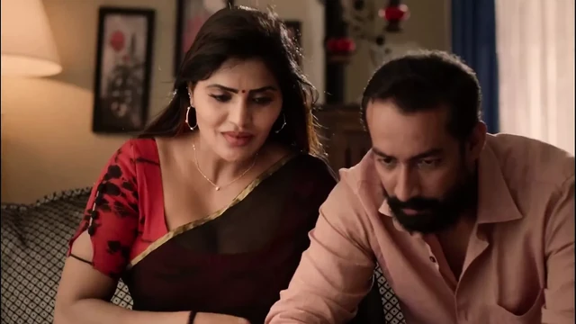 Горячая, сексуальная, домашняя тетушка соблазнила своего бойфренда своими сиськами