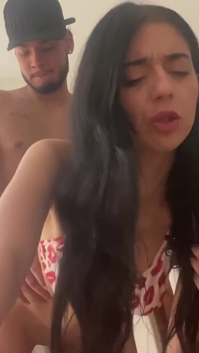 Seksi Kolombiyalı büyük yarak yiyor | Klip 2