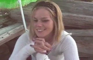 Sarışın plajda oral seks