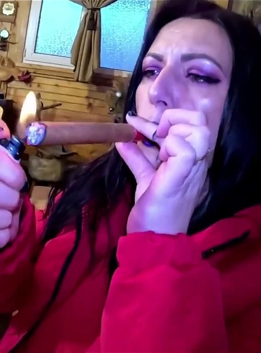 Puro oral seks ve yırtık külotlu çorap amcık masajı ve deli gömleğime boşalma