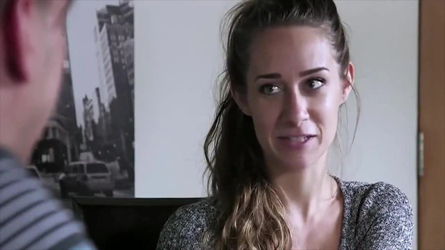 Мужчина превращает жену в шлюшку