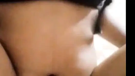 Hintli kız banyoda banyo yapıyor - ateşli asmr videosu