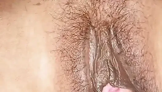 Amcığıma yağla masaj yapıyor