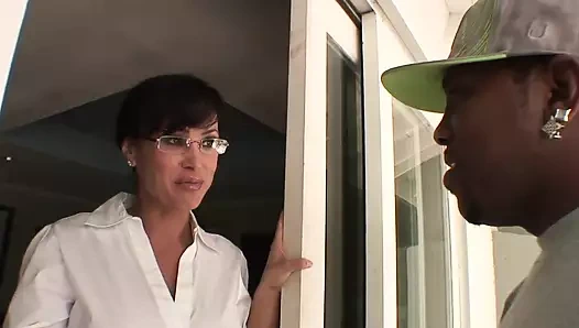 Orta yaşlı seksi kadın Lisa Ann ile ırklararası seks