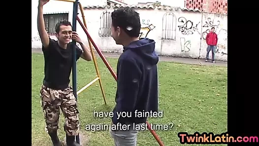 Sıska amatör İspanyol twink üçlü grup seks deliniyor