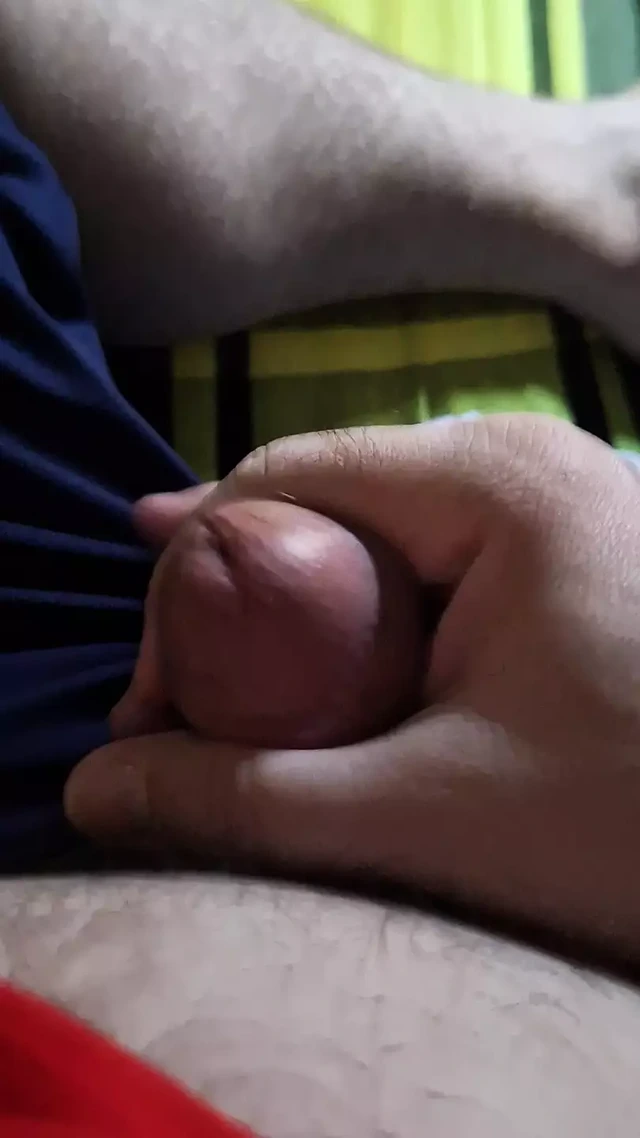 Kıllı yarağımla oynuyorum